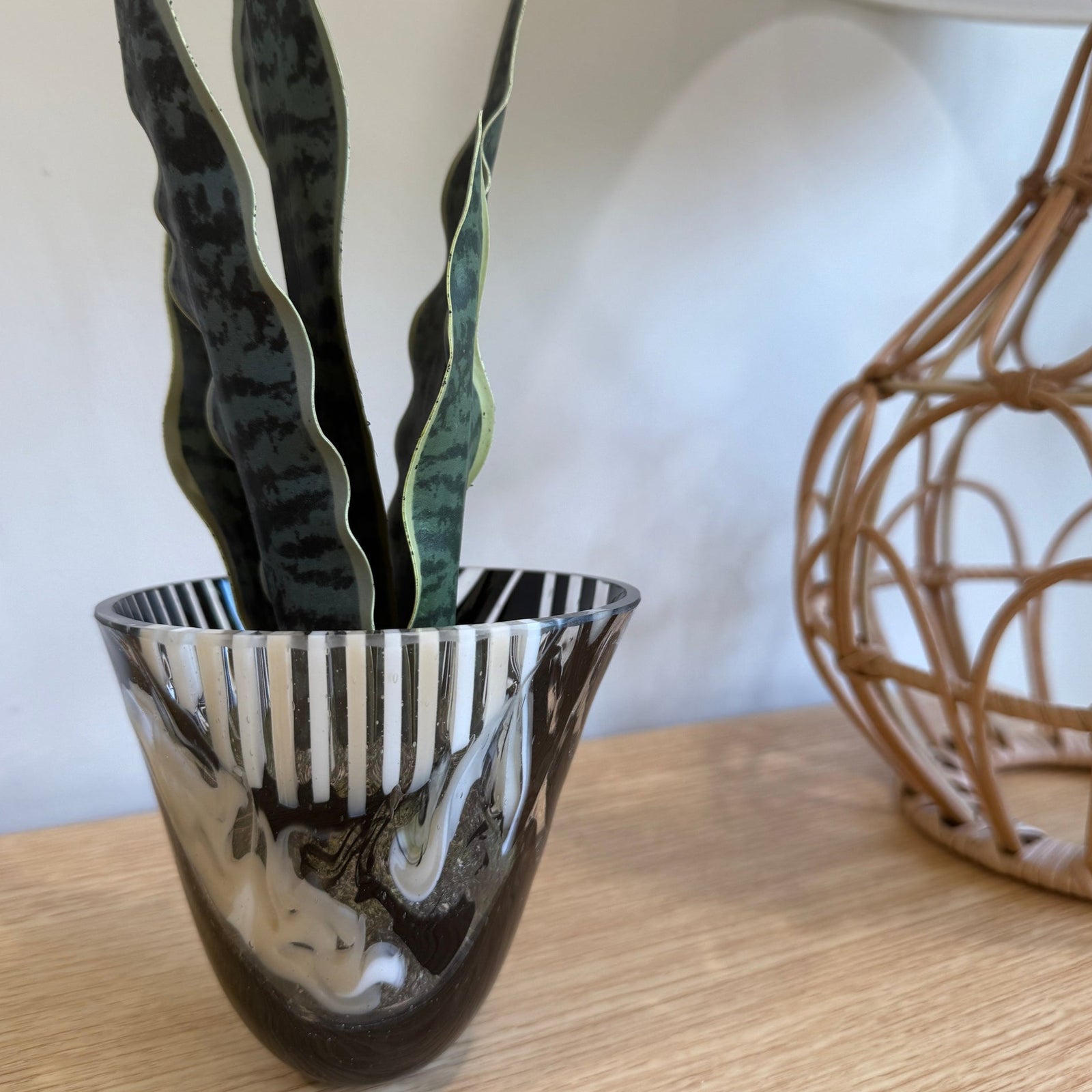 Black & Cream Tea Vase