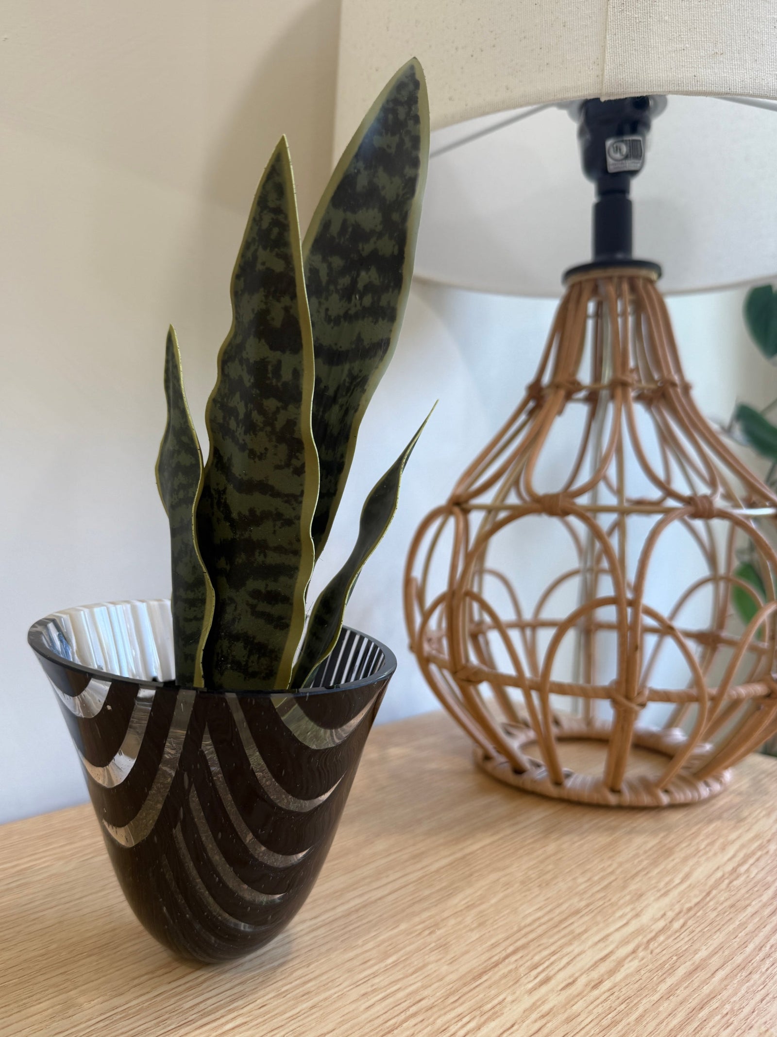 Black & Cream Tea Vase