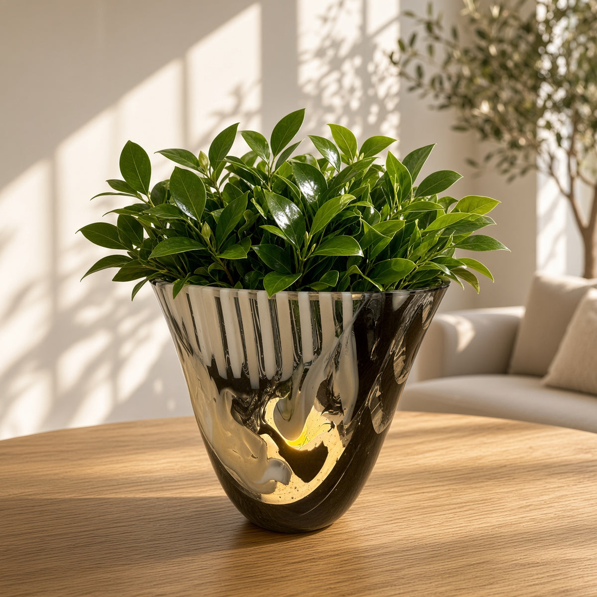 Black & Cream Tea Vase