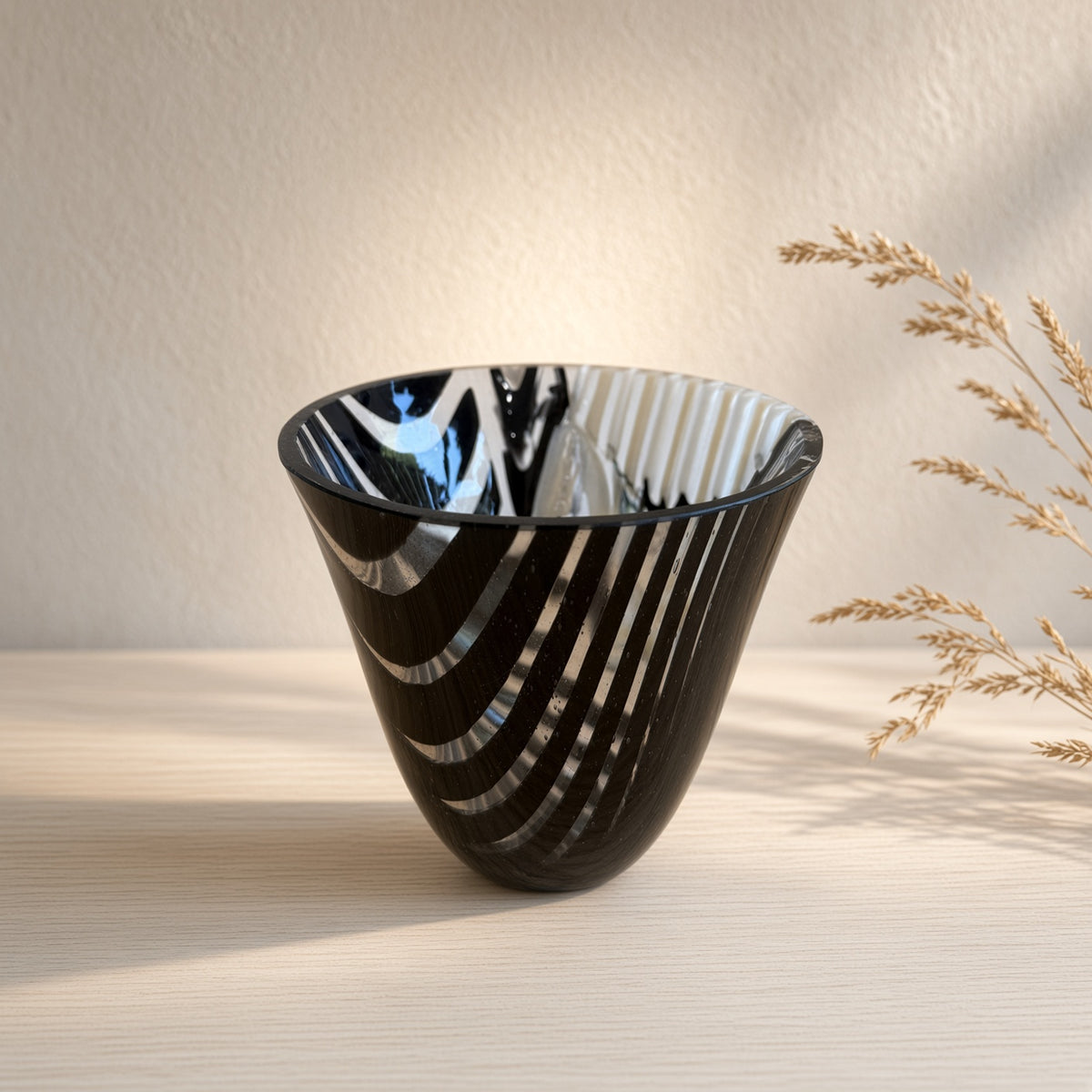 Black & Cream Tea Vase
