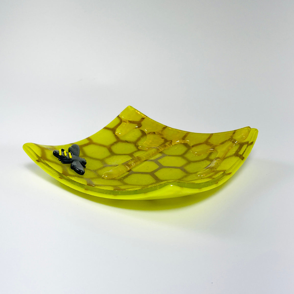 Bumble Bee Plate - Art view